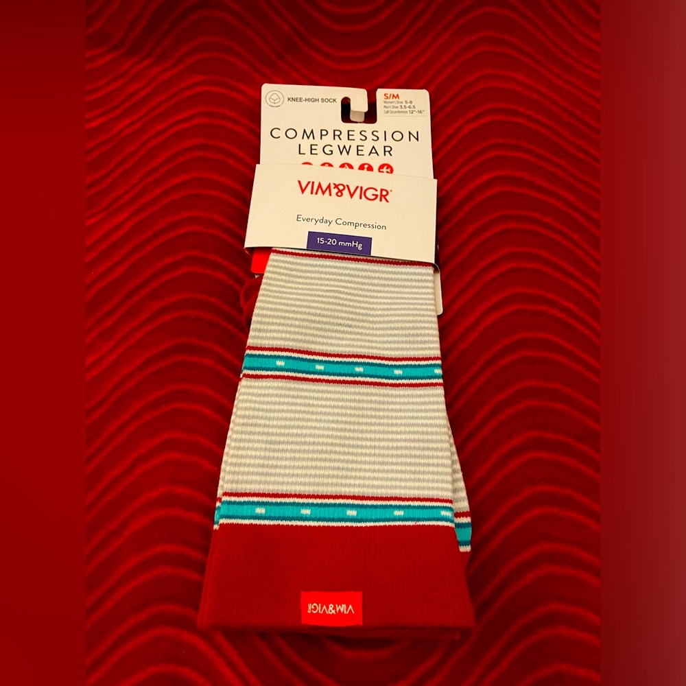 VIM & VIGR COMPRESSION SOCKS NWT SIZE S/M